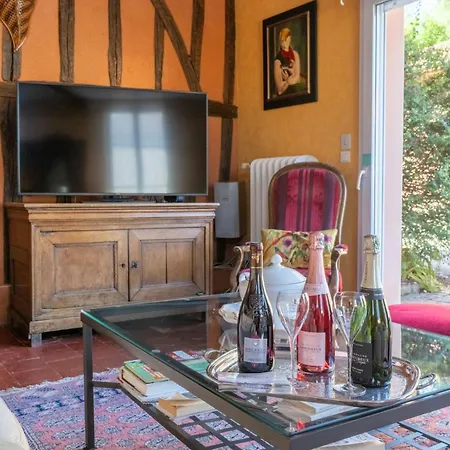 Les Oiseaux_a Avec Piscine Chauffee Holiday home Louvemont